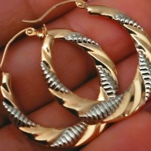 Beautiful 10k solid gold hoop earrings, it was acid tested and is solid 10k gold